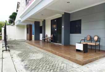 Djuragan Kamar Bandahara allows 18 year olds to book a room