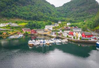 Leirvik i Sogn-Apartment 1 allows 18 year olds to book a room