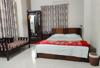 Nafisa s Sweet Homestay has Smoking/Balcony rooms