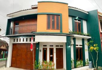 FHStay Maguwo allows 18 year olds to book a room