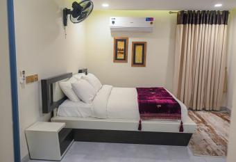 The Luxus Lodge has Smoking/Balcony rooms