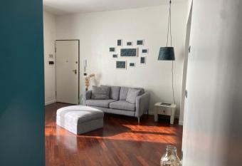 Il Porto dei buoni propositi  allows 18 year olds to book a room