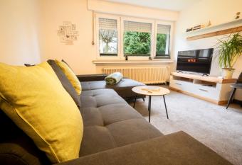 TRUTH f  r 3 - Moderne K  che - Smart TV - Teppichboden allows 18 year olds to book a room