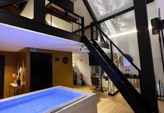 Intimate - Private Wellness allows 18 year olds to book a room