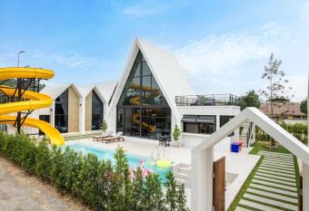 EL MAR Huahin has Balcony rooms