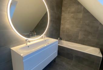 Maison calme au c  ur de la ville has Balcony rooms