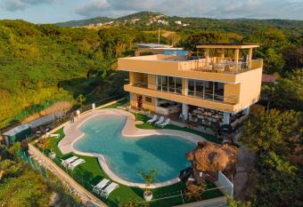 Hotel Explore Ca  o Dulce has Balcony rooms