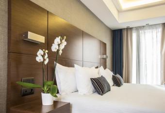 Anatolia Hotel allows 18 year olds to book a room