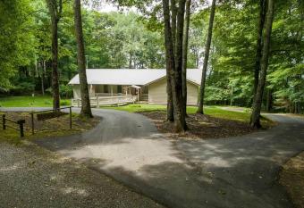 Wolf's Head - Golf access Wolf Laurel Country Club has Balcony rooms