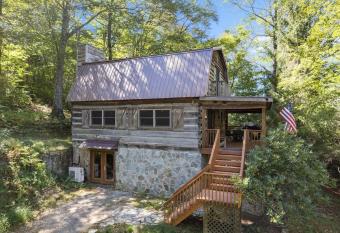 Modern Updated Antique Log home at Wolf Laurel has Balcony rooms