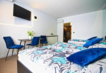 Motel Na Zb  jeckiej has Balcony rooms