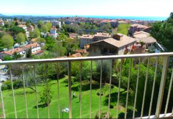 appartement traversant vue mer allows 18 year olds to book a room