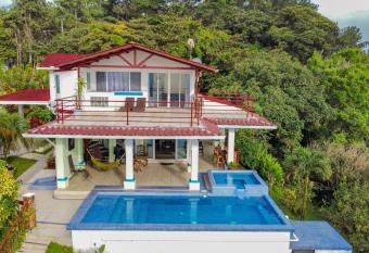 Villa La Vista extraordinary panoramic View of Panama City from infinity pool has Balcony rooms