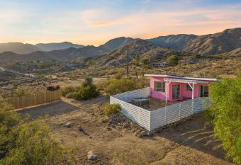Lil Pink - Million Dollar Views on 2 acres! has rooms with a private hot tub