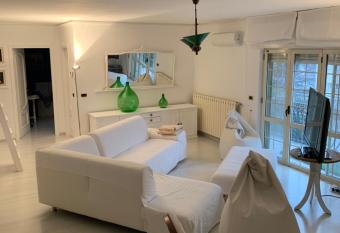 La Casa Di Belmonte ACCOGLIENTE APPARTAMENTO IN MONTAGNA has Balcony rooms