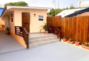 Cozy 1-bedroom apartment close to city center allows 18 year olds to book a room