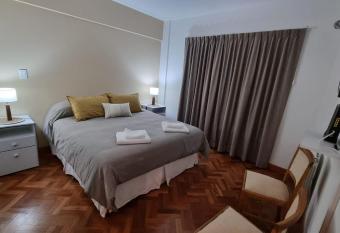 Hermoso dpto en la mejor zona de Salta allows 18 year olds to book a room