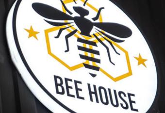 Casa H2o de BEEHOUSE allows 18 year olds to book a room