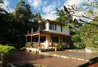 Alejandr  a, reserva natural y las 7 cascadas has Balcony rooms