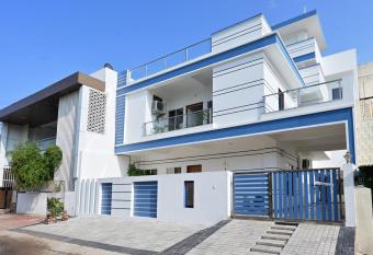 The Autumn Leaves Bhopal has Balcony rooms