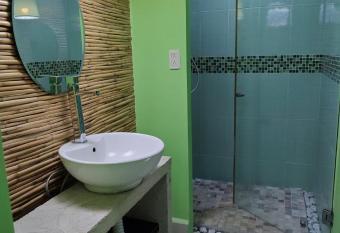 Casa las islas (isla Cozumel) allows 18 year olds to book a room