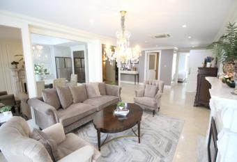 SASHA HOUSE has Balcony rooms