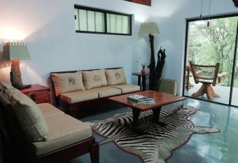 Parklands View. 1 bed cottage with free parking. allows 18 year olds to book a room