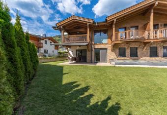 Alpen Lodge has Balcony rooms