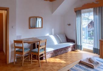 Gosti    e Marin Miler has Balcony rooms