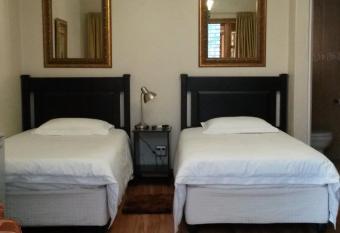 VAAL RIVER GUEST HOUSE has Balcony rooms