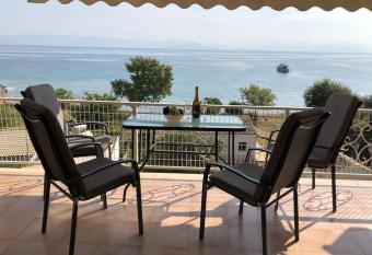 Sea View Apartment with swimning pool has Balcony rooms