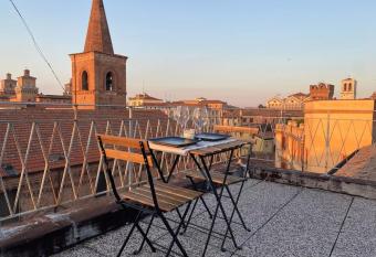 TRILOCALE DUOMO + TERRAZZO panoramico cond. has Balcony rooms