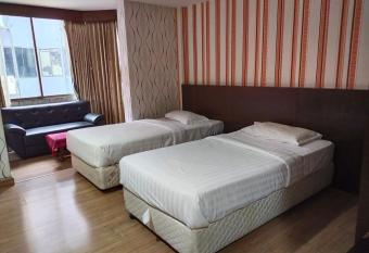 IRAQI HOTEL has Smoking rooms