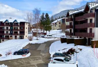 Charmant appartement au pied des pistes de Lelex has Balcony rooms