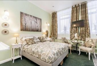 Sve  i   namai allows 18 year olds to book a room