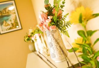 Top End Breeze- 3 BR Luxury Apt allows 18 year olds to book a room