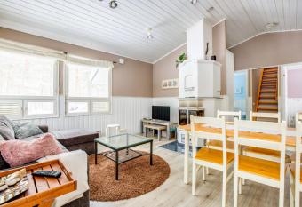 Merimaisema 1 allows 18 year olds to book a room