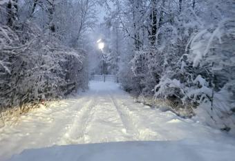 Casa de pe vale has rooms with a private hot tub