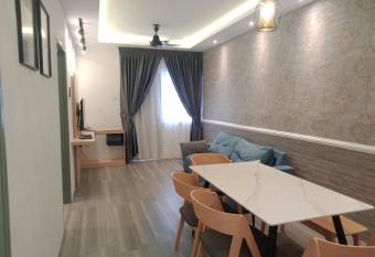 Muslim Homestay blue Adik Aisyah Apartment has Balcony rooms