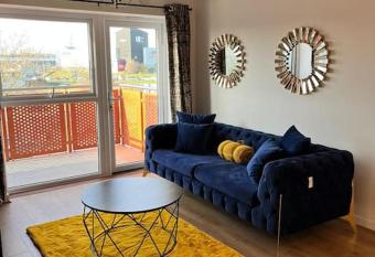 Luxury New Flat, 5mins from Lakeside Mall has Balcony rooms