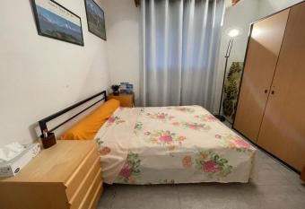 Chambre priv   allows 18 year olds to book a room