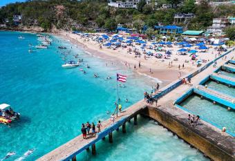 Beautiful Villa 5 mins from Crash Boat Aguadilla 1 allows 18 year olds to book a room