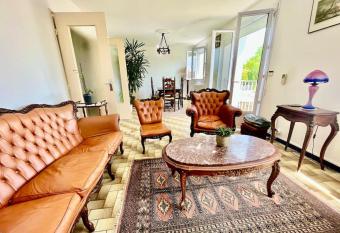 Belle villa de 140 M      15 mn de la mer et 10 mn de Montpellier has Balcony rooms