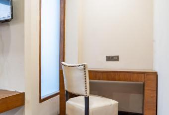 Rich bites_the bell house has Smoking/Balcony rooms