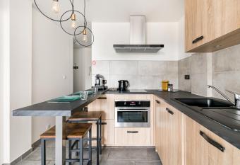 Le Bellevue 2 allows 18 year olds to book a room