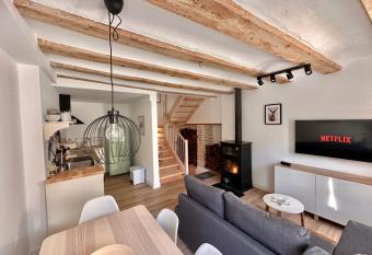 Laura  s Haus has Balcony rooms