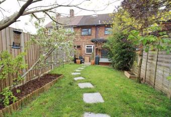 Lovely home in Borehamwood allows 18 year olds to book a room