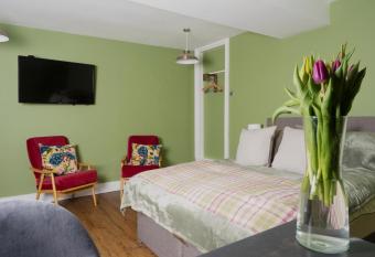 Stunning Studio in Corbridge, Northumberland allows 18 year olds to book a room