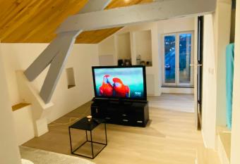 Studio cros has Balcony rooms