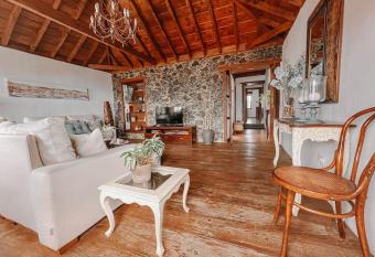 Casa La Encarnaci  n has Balcony rooms